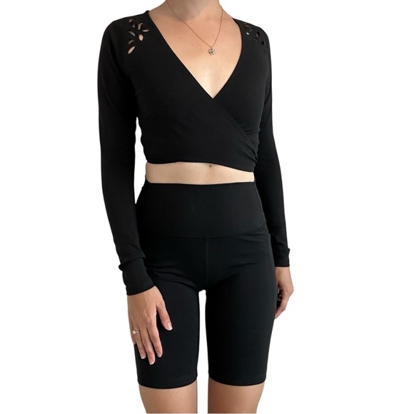Gigi C Sport Wrap Top Cropped Black Cut Out Athletic Workout Gym Size Medium - Picture 7 of 7